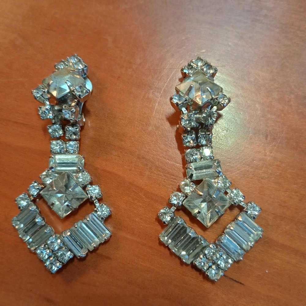 Auntie's Favorite Gems Gorgeous Sparkling Drop Clip Earrings - Vintage!